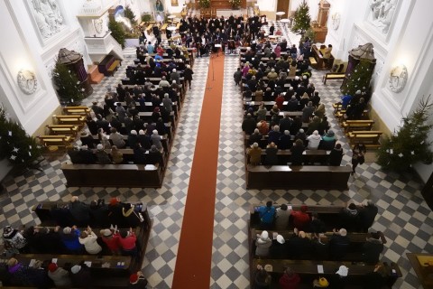 Tříkrálový koncert v kostele připomněl výročí Dvořáka