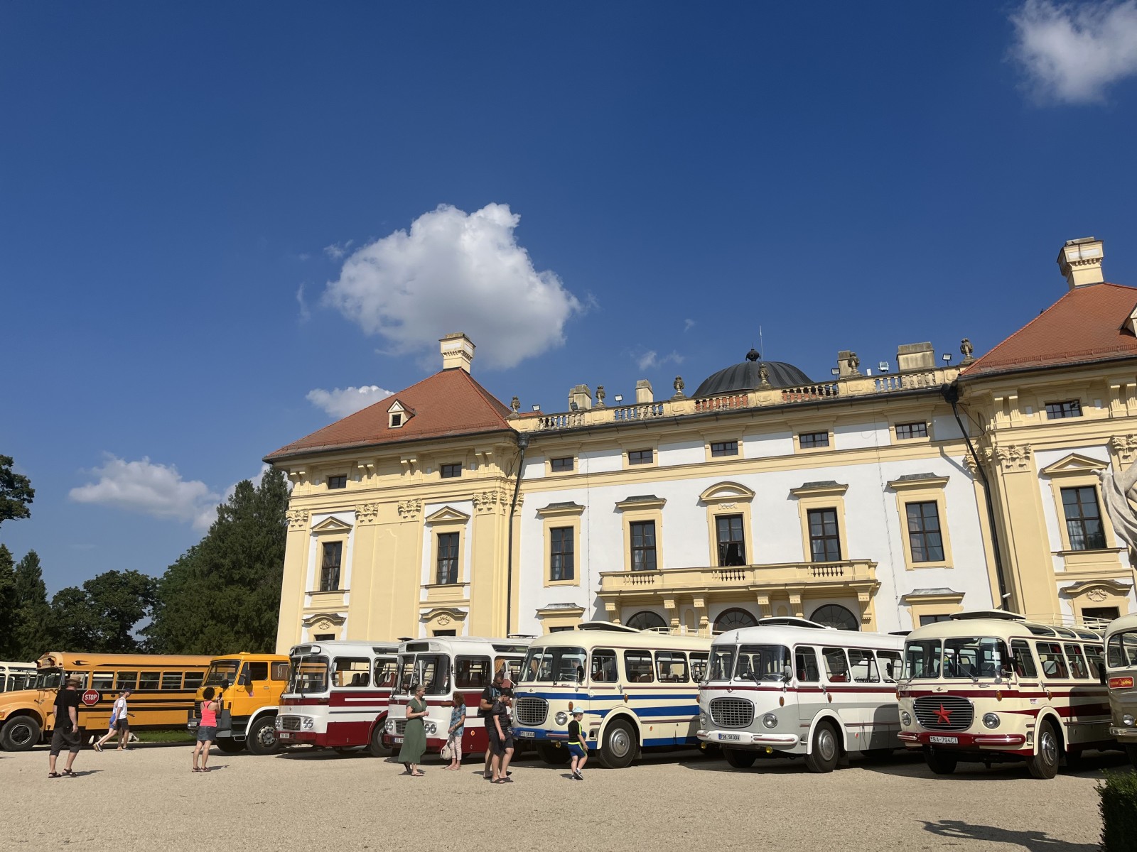 Veterán Bus Kříž