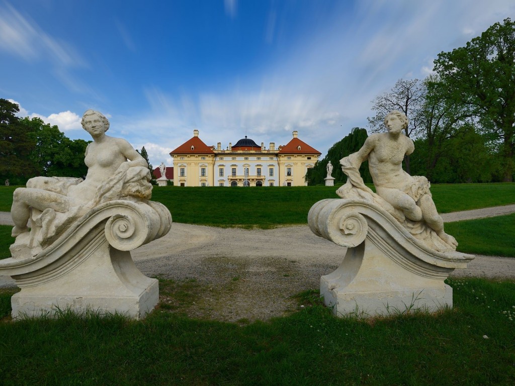 Slavkovský zámek je neobjevený skvost. Kromě Napoleonova balkónu tady najdete i zábavu pro děti