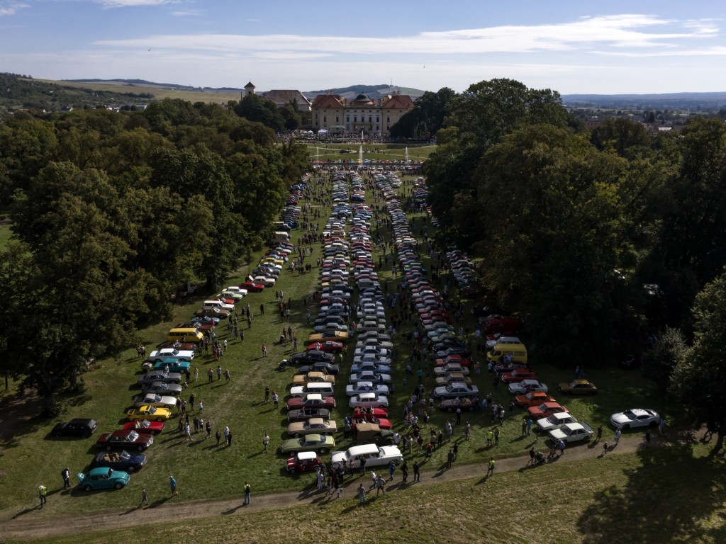 Letošní Veteranfest přilákal téměř 900 historických vozidel a motorek