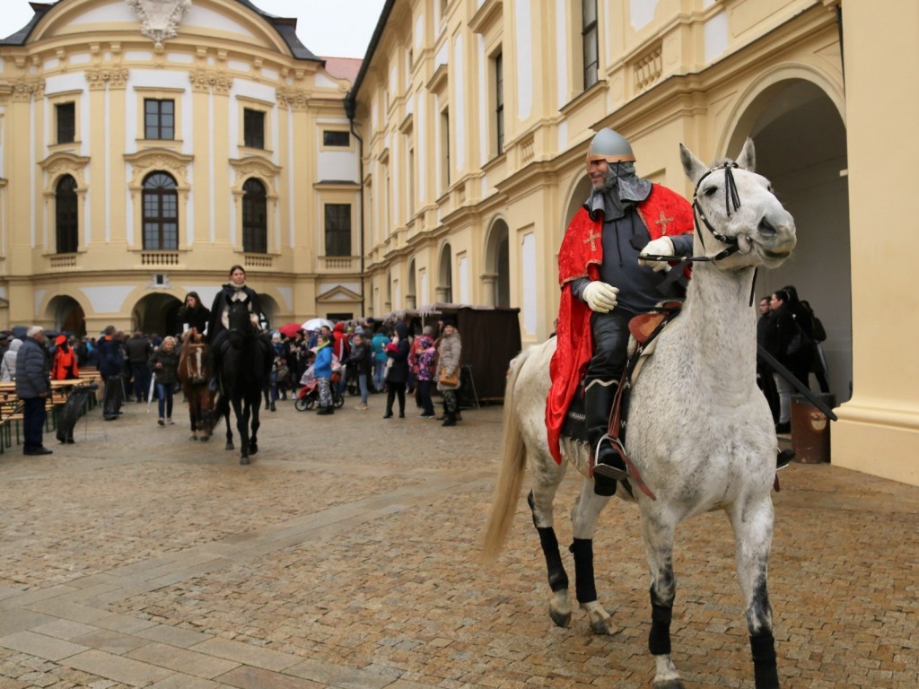 Svatomartinské slavnosti: jarmark, Karel Gott a rytíř na bílém koni