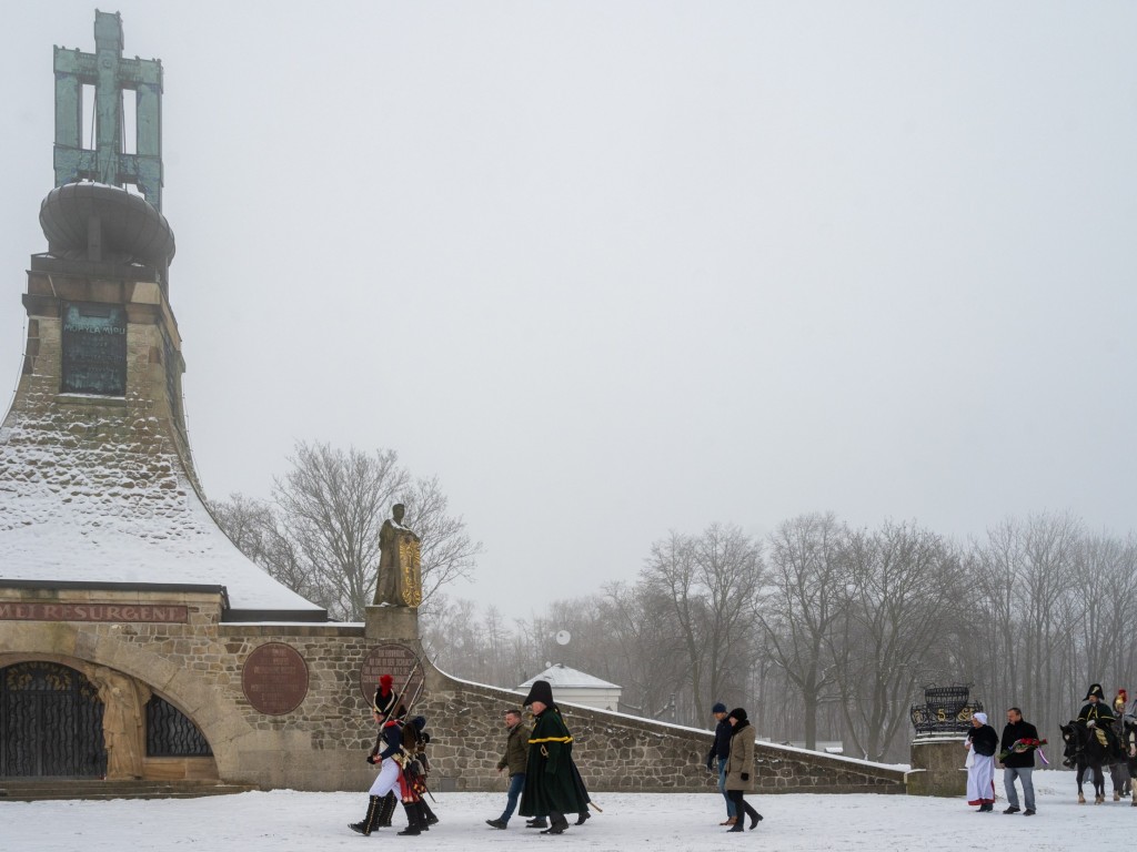 Oběti slavkovské bitvy uctili členové historických klubů komorně