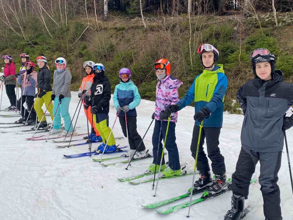 První část lyžařských kurzů v roce 2022 na ZŠ Komenského