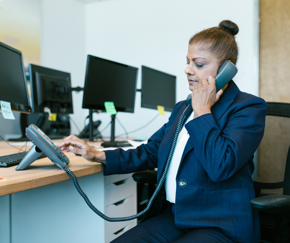 Na 25 telefonních linkách poradí úřad s nemovitostmi