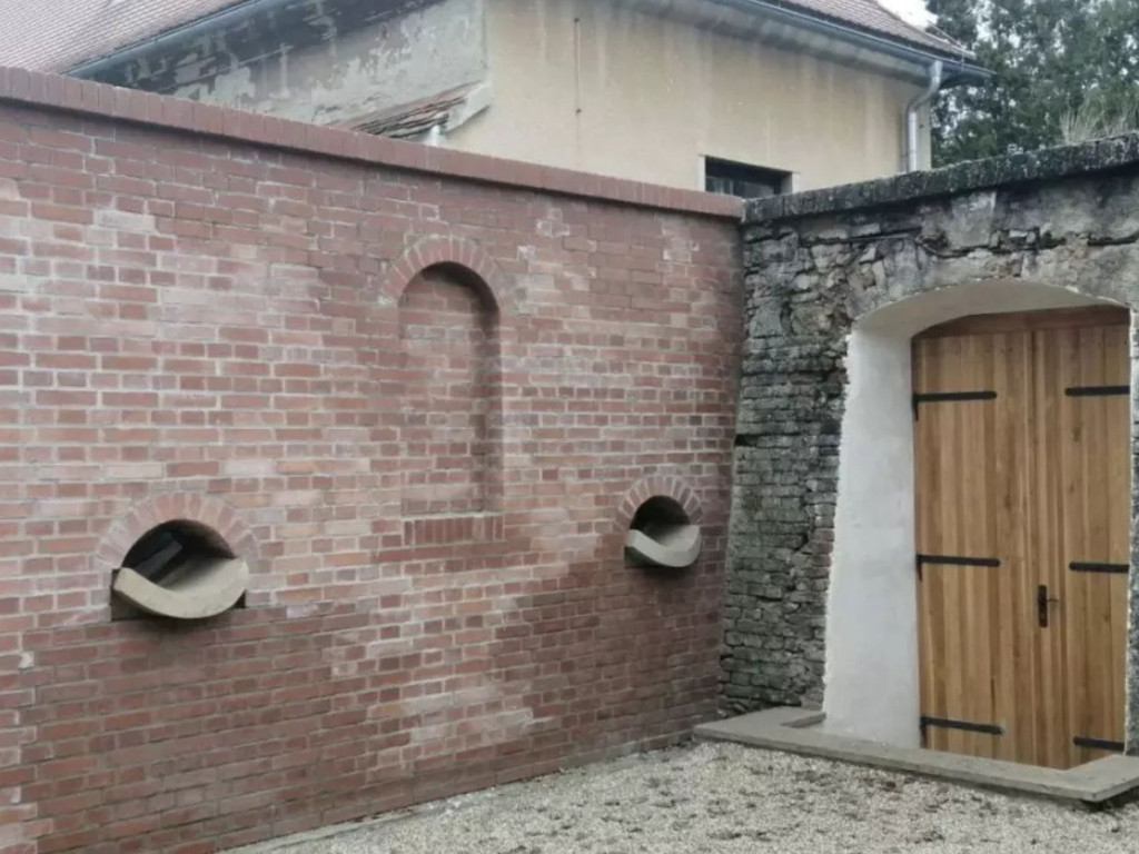 Původní hrobka rodu Kouniců