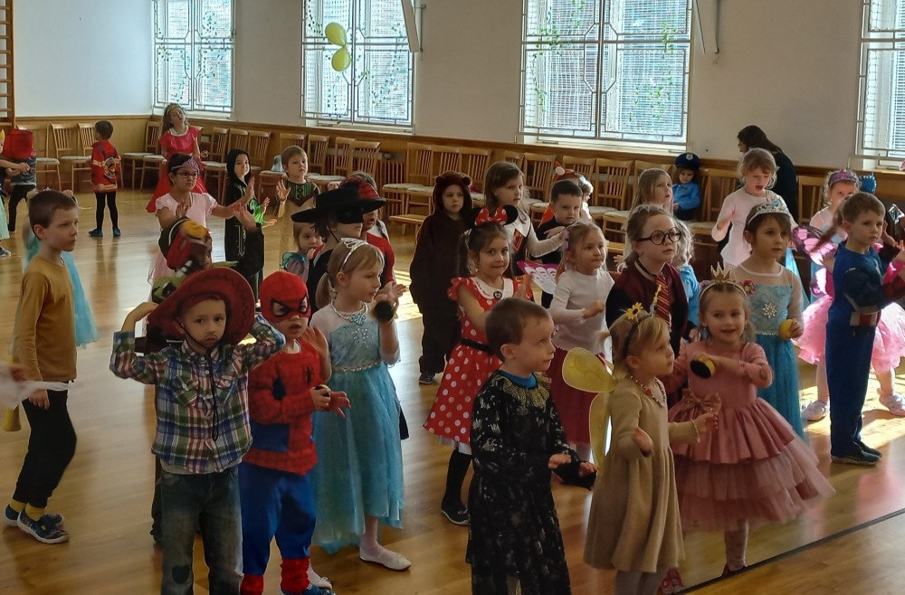 Pohádkový a karnevalový čas v KMŠ Karolínka