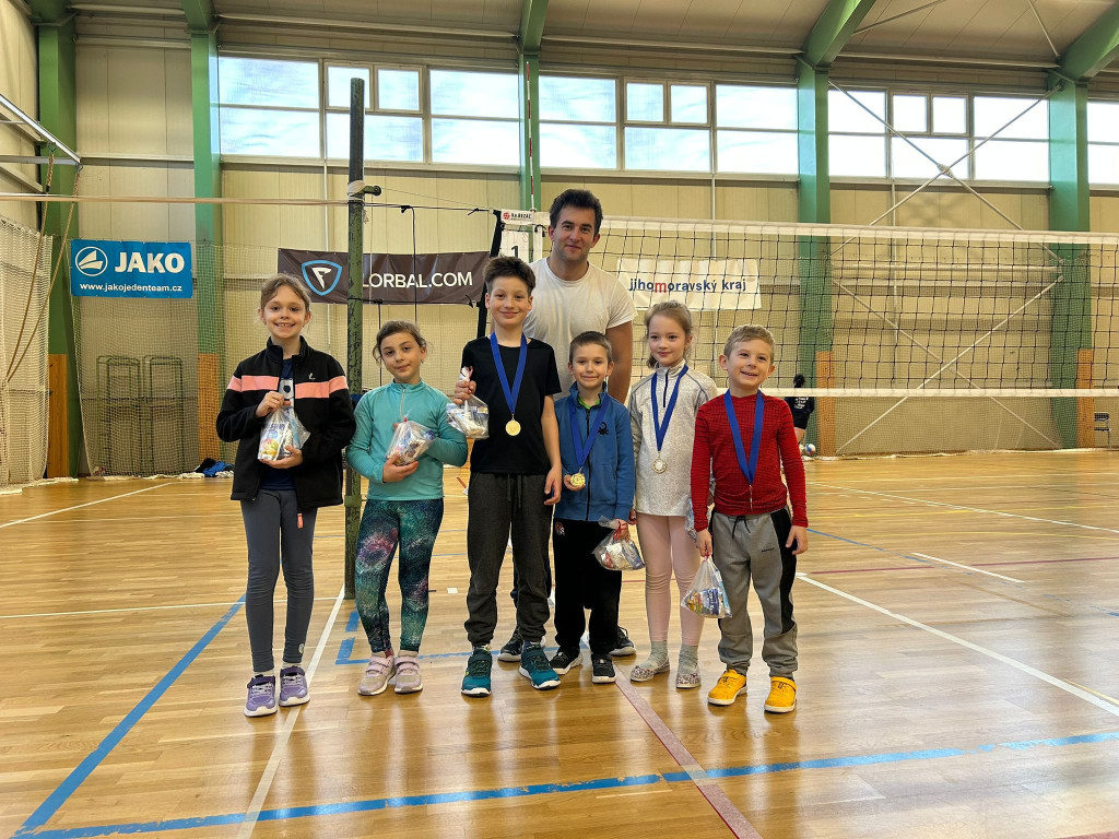 Úspěšné zahájení volejbalové sezóny mladých sportovců ze Slavkova