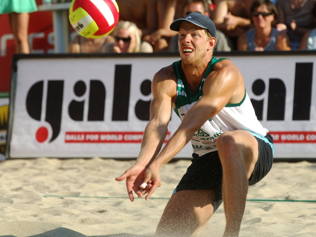 Turnaj mužů a žen v beachvolejbale.