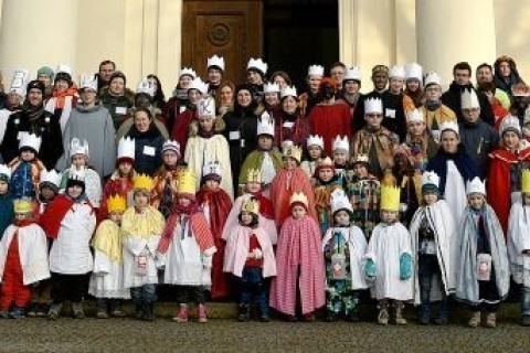 Tříkrálová sbírka ve Slavkově: přispívat můžete do kasiček v obchodech