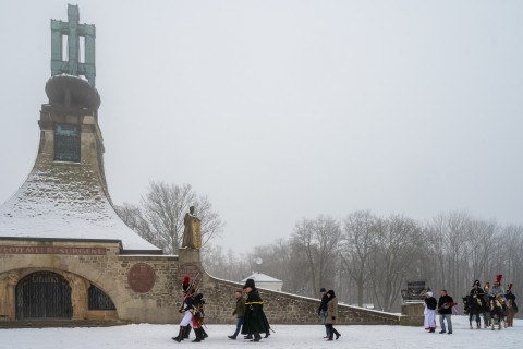 Oběti slavkovské bitvy uctili členové historických klubů komorně