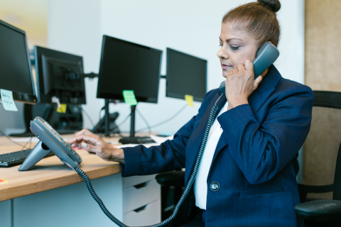 Na 25 telefonních linkách poradí úřad s nemovitostmi