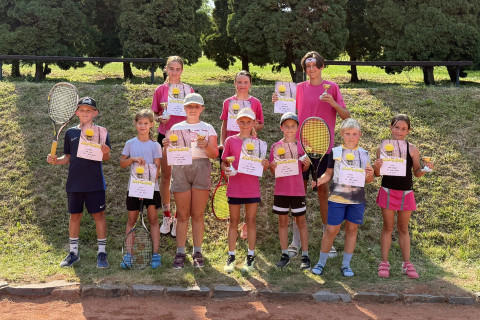 Léto na tenisových kurtech