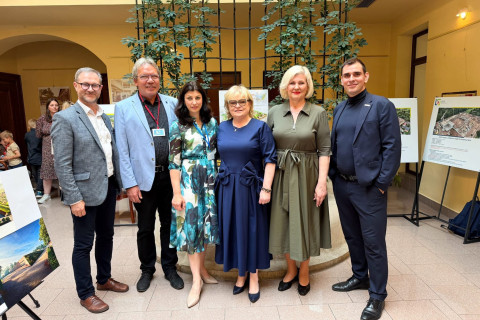 Slavkov představil projekt svazkové školy v Poslanecké sněmovně
